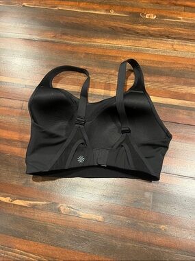 Athleta Black Wireless high Support Sports Bra size 32DD